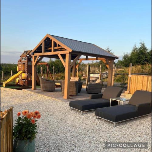 Maneight Luxury Lodge with hot tub — 4-Star Luxury Hotel in New Cumnock, United Kingdom