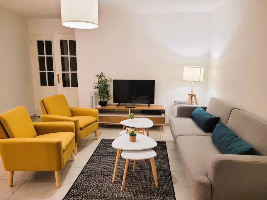 Casteljaloux Appartement 2 Chambres Balcon Parking Residence Calme — 4-Star Luxury Hotel in Casteljaloux, France