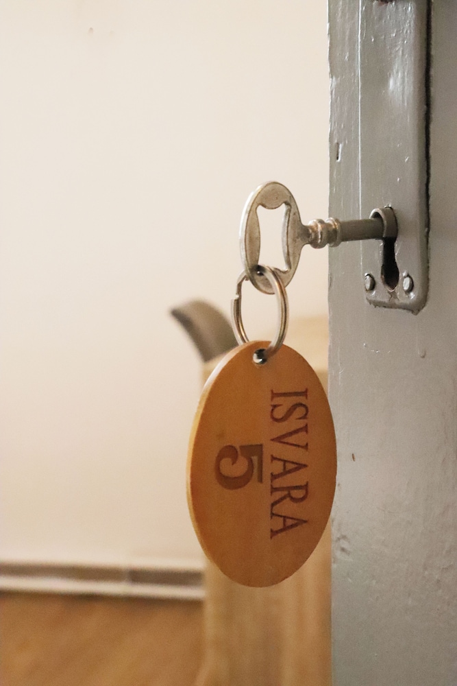 Isvara Hv Tel Restaurant — hotel in Breteuil