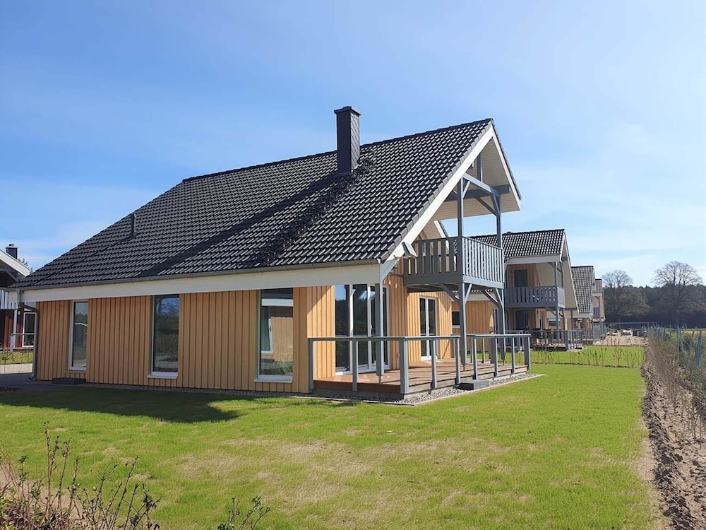 Ferienhaus im skandinavischen Stil — 4-Star Luxury Hotel in Mirow, Germany