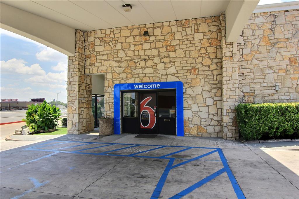 Motel 6 Austin TX Central Downtown UT - photo 7