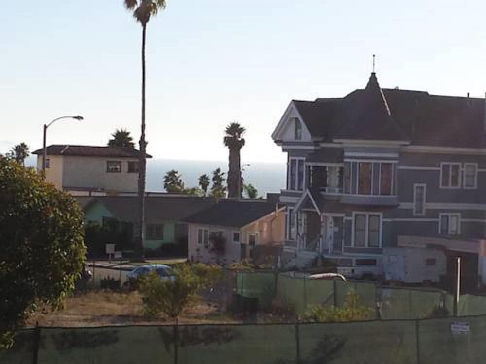 Travelers Beach Inn - photo 10