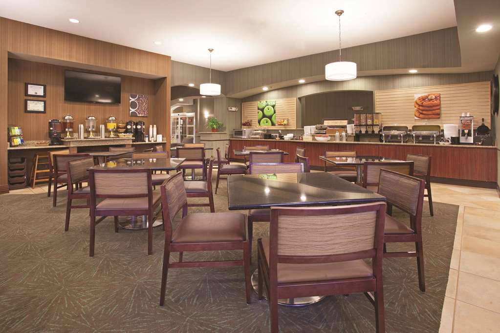 La Quinta Inn & Suites by Wyndham Albuquerque Midtown - photo 64