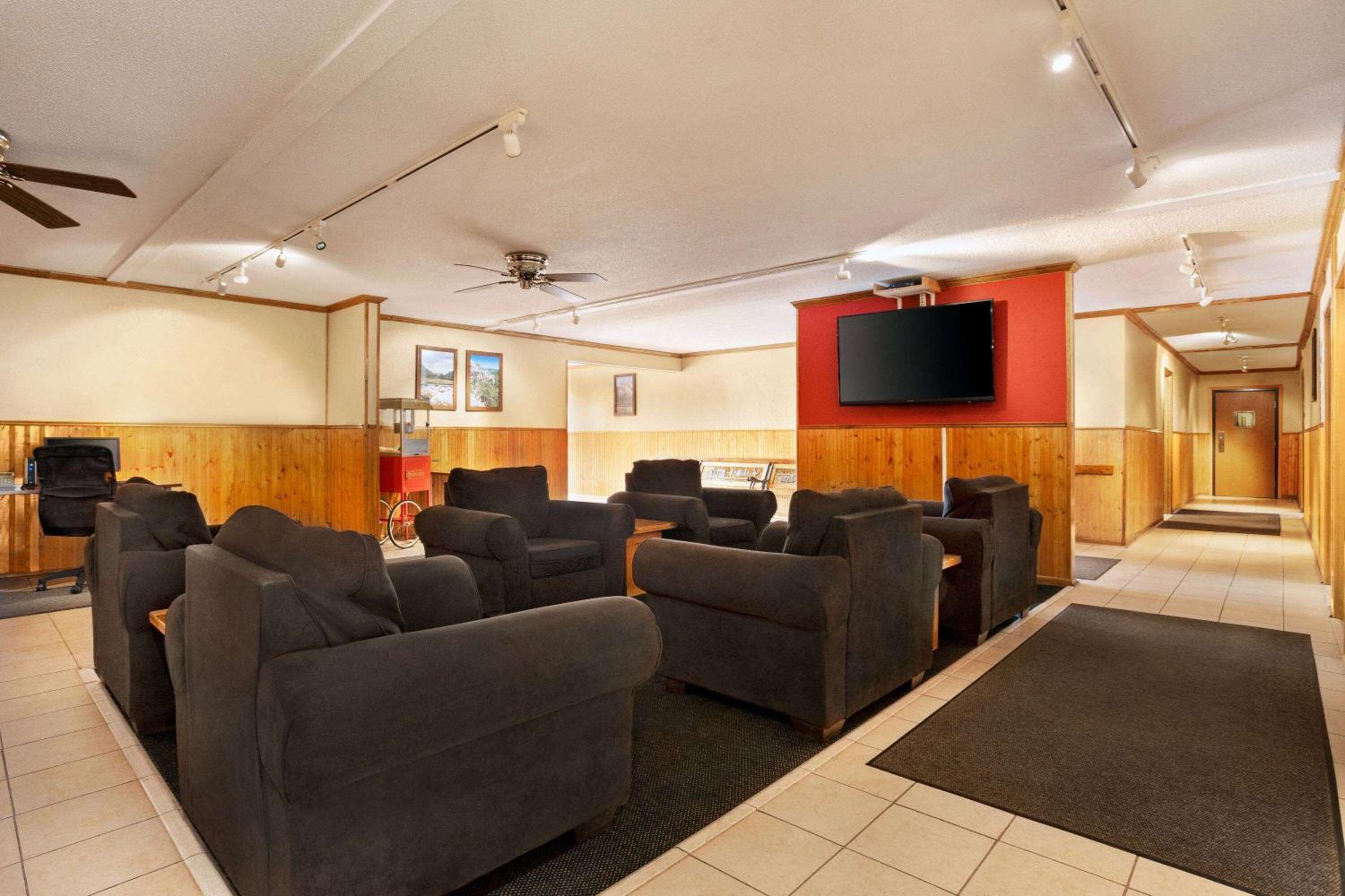 Travelodge by Wyndham Edgemont - photo 41