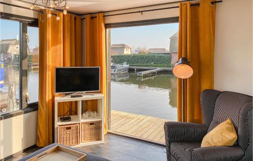 Lake Front Home In Breukelen