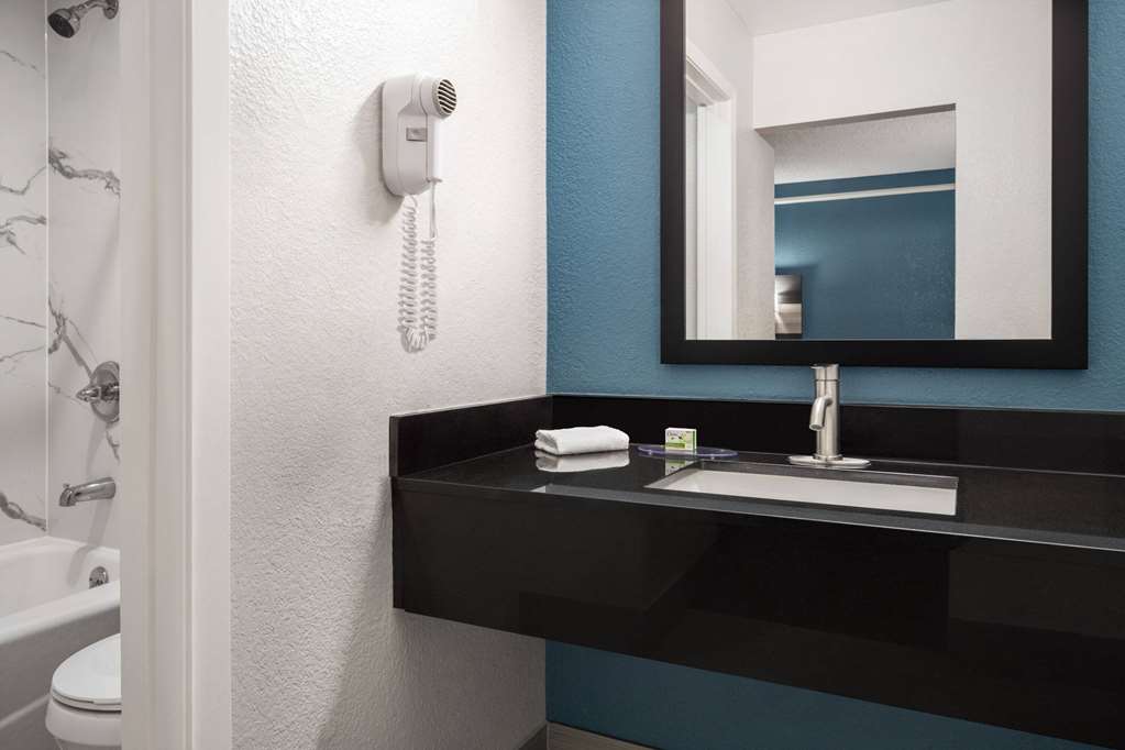 La Quinta Inn by Wyndham Victoria - photo 50