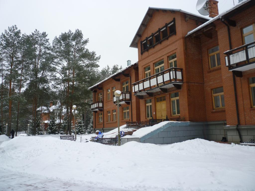 Dom Lesnika in Khotynets, Russia