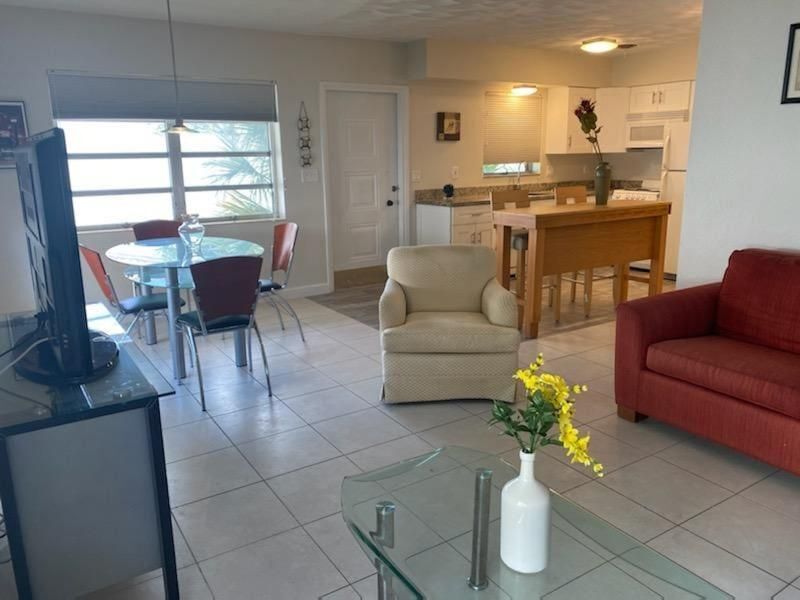 Dolphin Isle Suites - photo 10