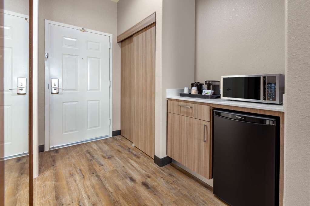 La Quinta Inn & Suites by Wyndham Houston Channelview - photo 15
