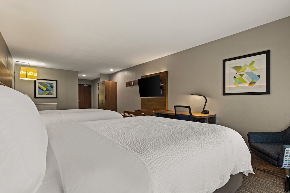 Holiday Inn Express Hotel & Suites Okmulgee by IHG - photo 9