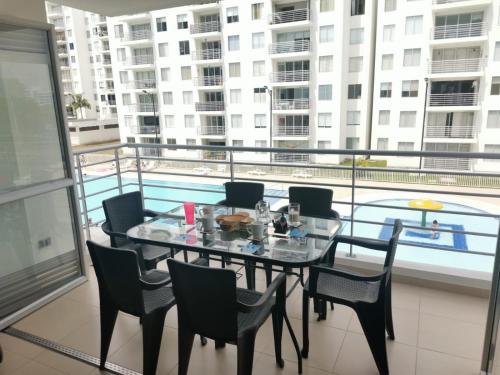 Hermoso apartamento con piscina . — 4-Star Luxury Hotel in Girardot City, Colombia