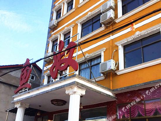 Fish slave - carbon neutral hotel in Unknown City