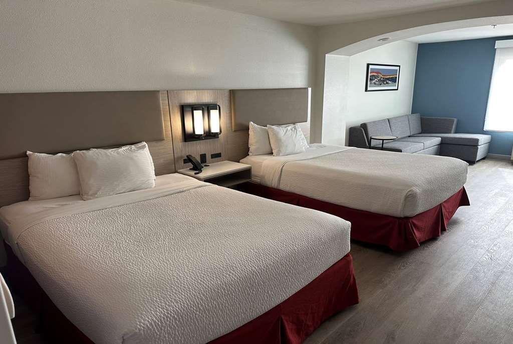 La Quinta Inn & Suites by Wyndham Albuquerque Midtown - photo 32