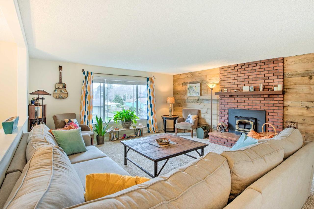 Rockaway Beach Vacation Rental Walk to Ocean — 4-Star Luxury Hotel in Rockaway Beach, United States