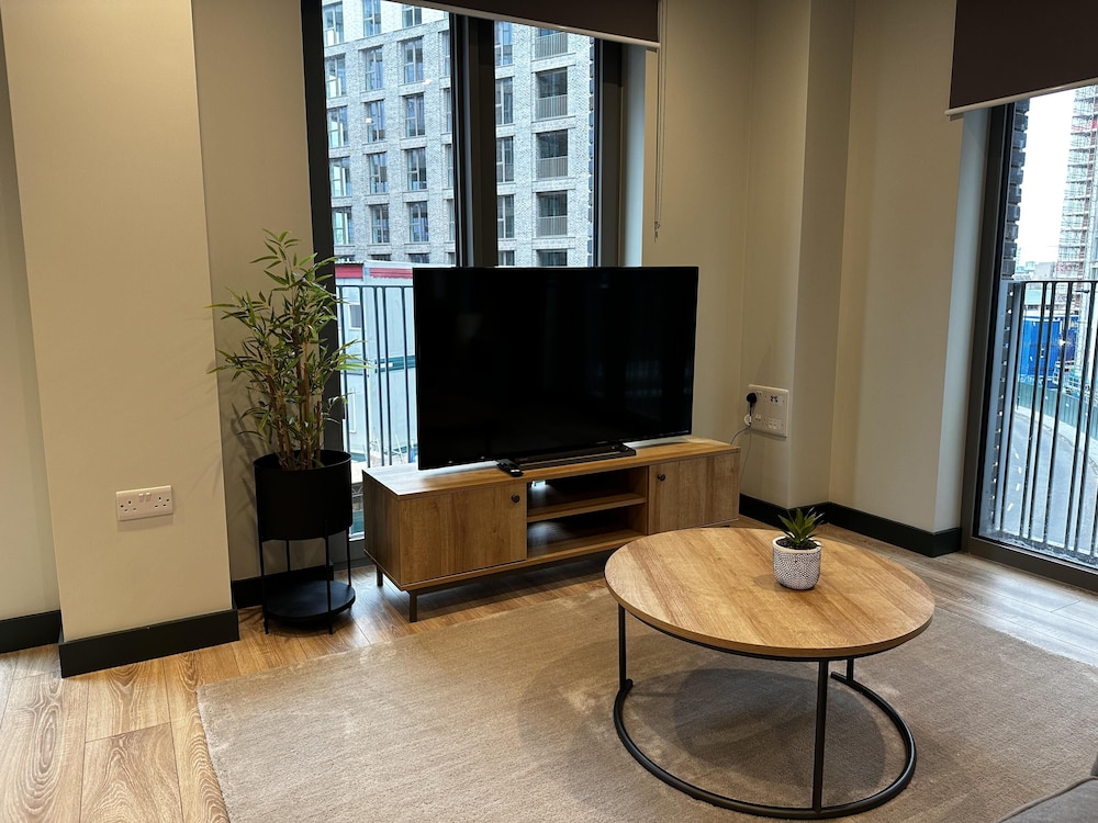 Spacious & Luxurious 2 bed Apartment in London — 4-Star Luxury Hotel in London, United Kingdom