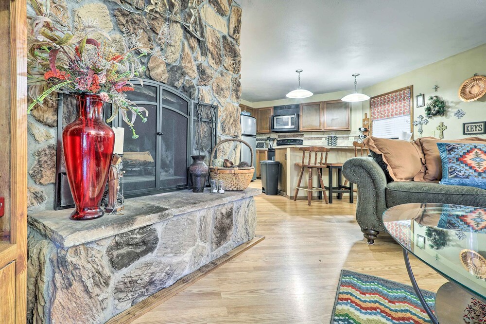 Rustic Condo with Deck Less Than 1 Mi to Angel Fire Resort - photo 4