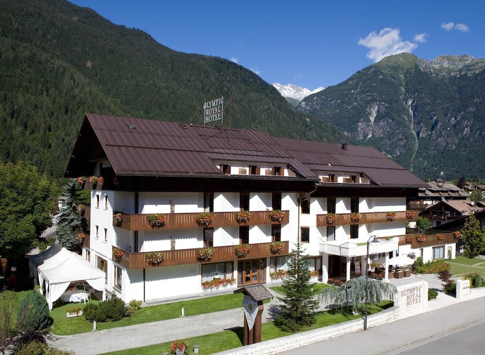 Olympic Royal - carbon neutral hotel in Giustino