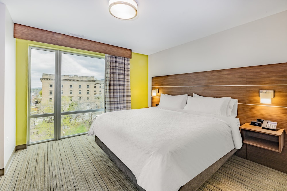 Holiday Inn Express & Suites Lincoln Downtown by IHG - photo 11