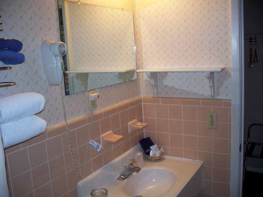 Castlewood Inn - photo 45