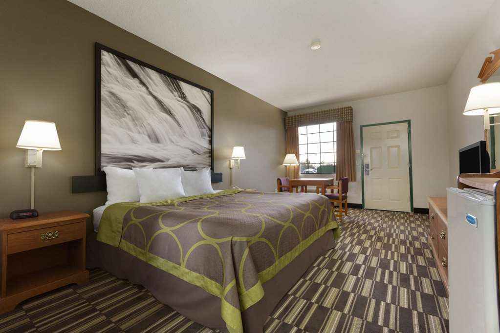 Super 8 by Wyndham Chatsworth Dalton - photo 5