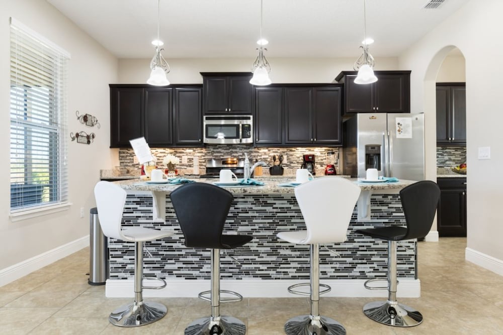 7 Bedrooms 5 Bathrooms Solterra 4103 Od - photo 16