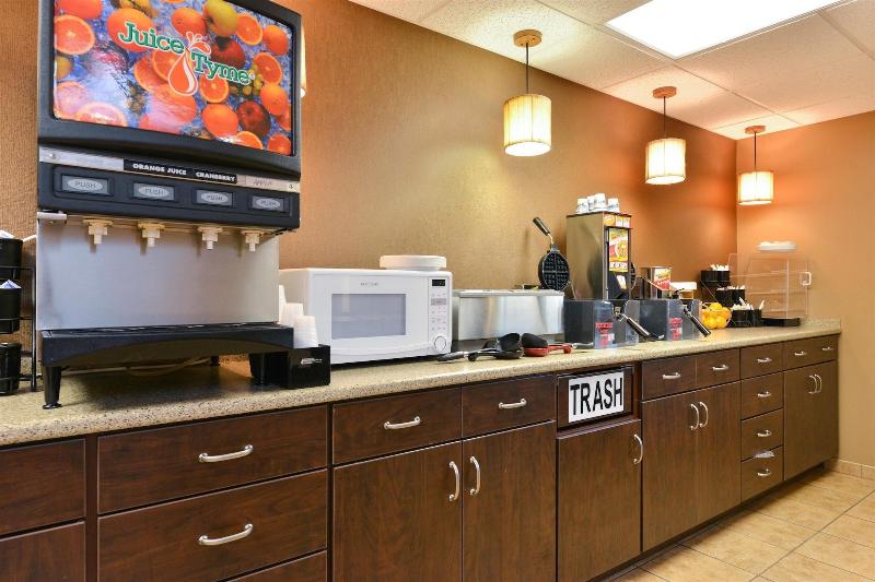 Corn Palace Inn - photo 13