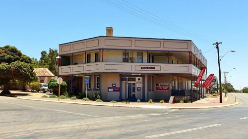 Pingelly Hotel - carbon neutral hotel in Narrogin
