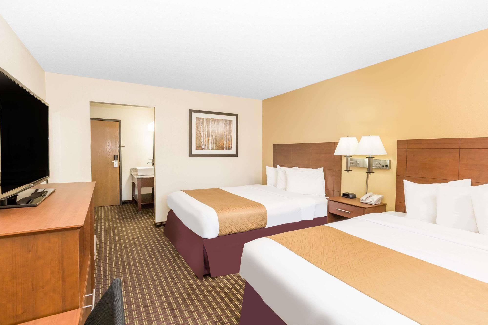 Days Inn by Wyndham Des Moines Merle Hay - photo 15