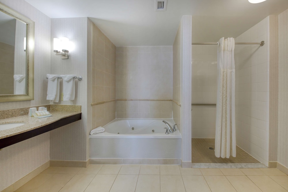 Hilton Garden Inn Durham Southpoint - photo 45