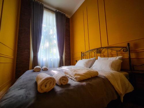 Top Floor Apartment Balcony in sololaki Room 25