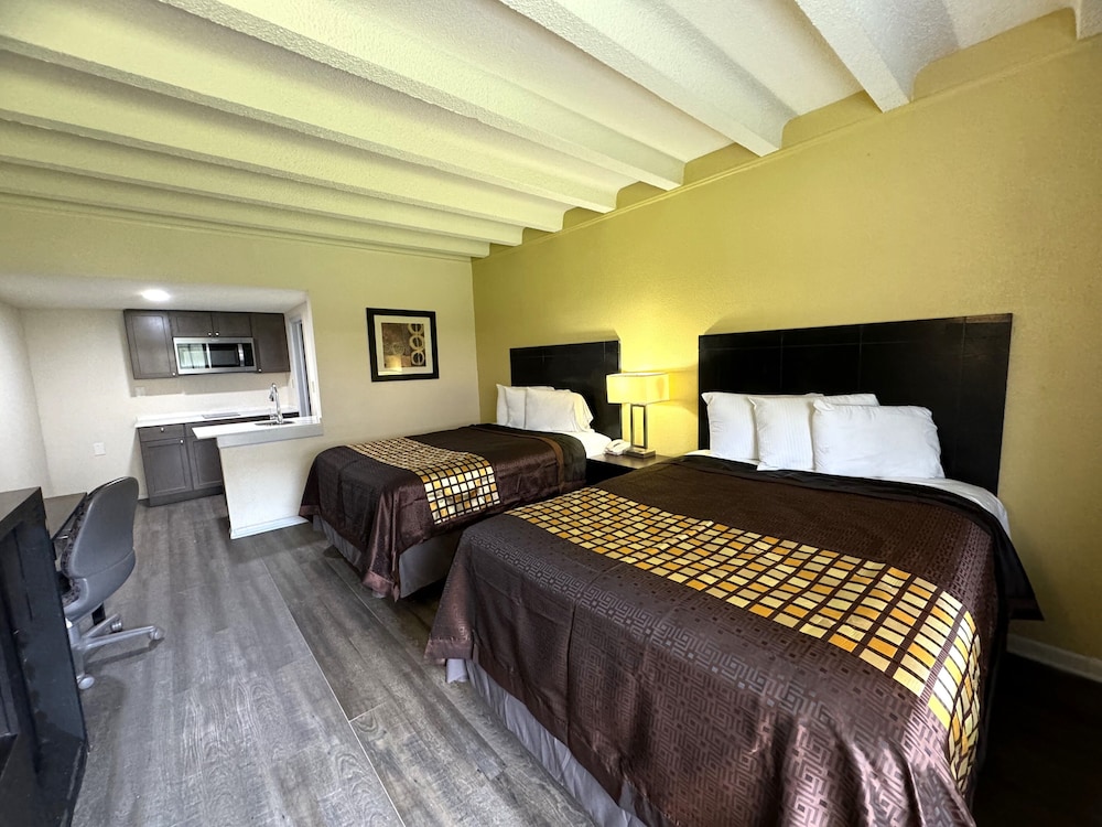 James River Inn & Suites - photo 9