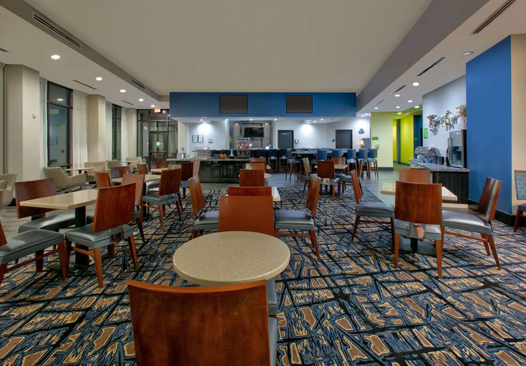 La Quinta Inn & Suites by Wyndham Lubbock Southwest - photo 6