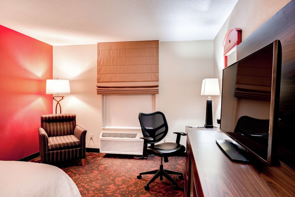 Hampton Inn St. Joseph - photo 8