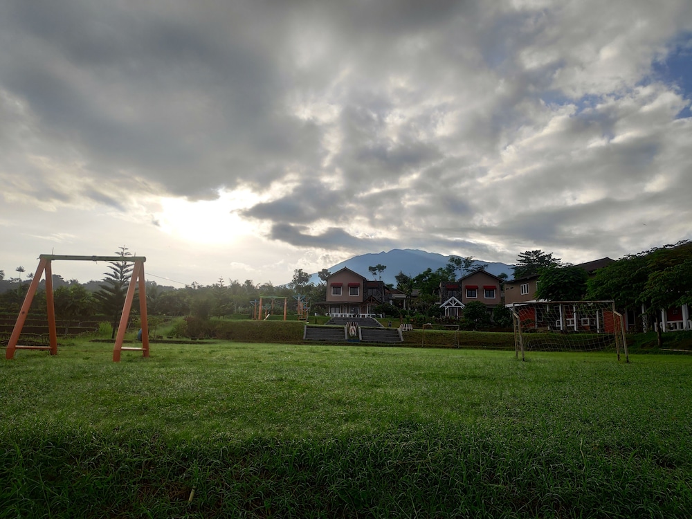 Degung Hillside - carbon neutral hotel in Bogor