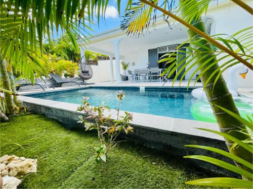 Villas Tropical & Exotic 6 Chambres Avec 2 Piscines — 4-Star Luxury Hotel in Le Moule, Guadeloupe