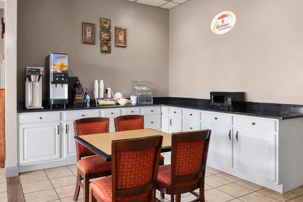 Super 8 by Wyndham Longview North - photo 24