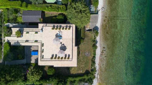 Holiday Garda Villa Dolcelago Lake Front — 4-Star Luxury Hotel in Moniga Del Garda, Italy