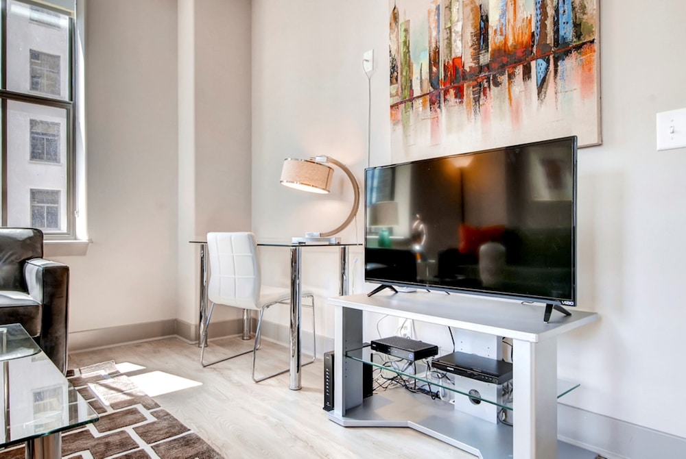 Global Luxury Suites At Light Street - photo 8
