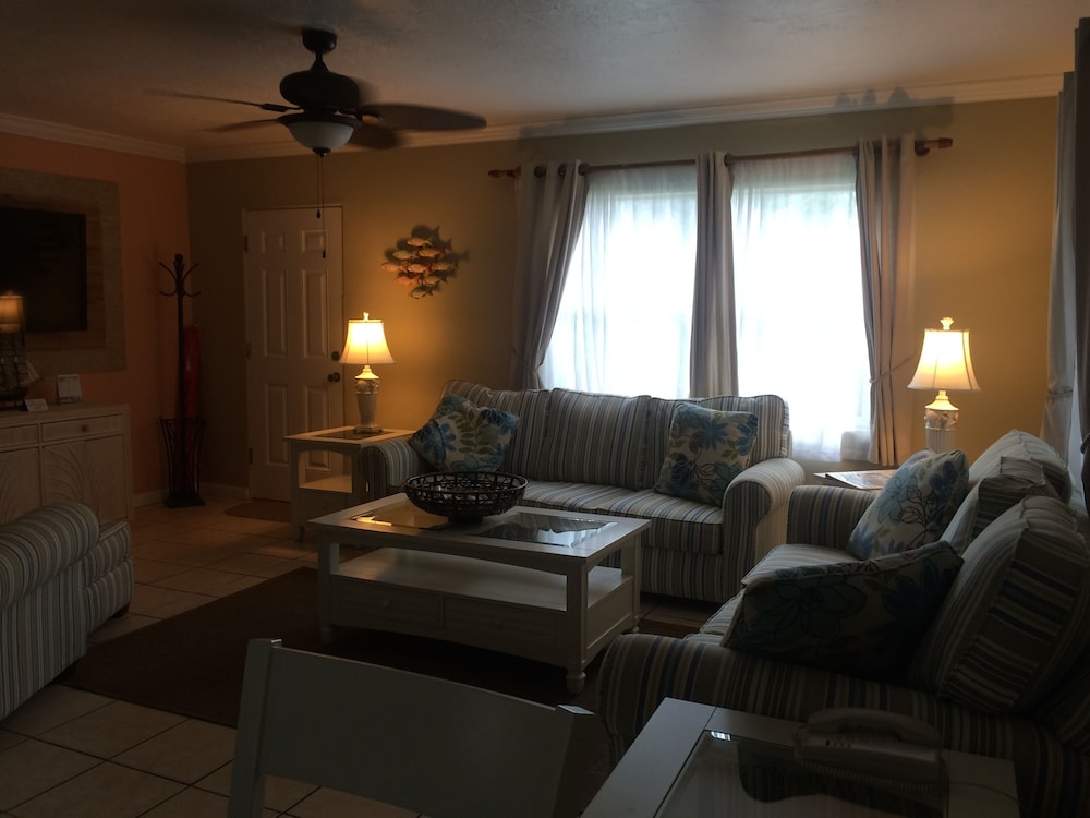 Queen's Gate Resort - photo 19