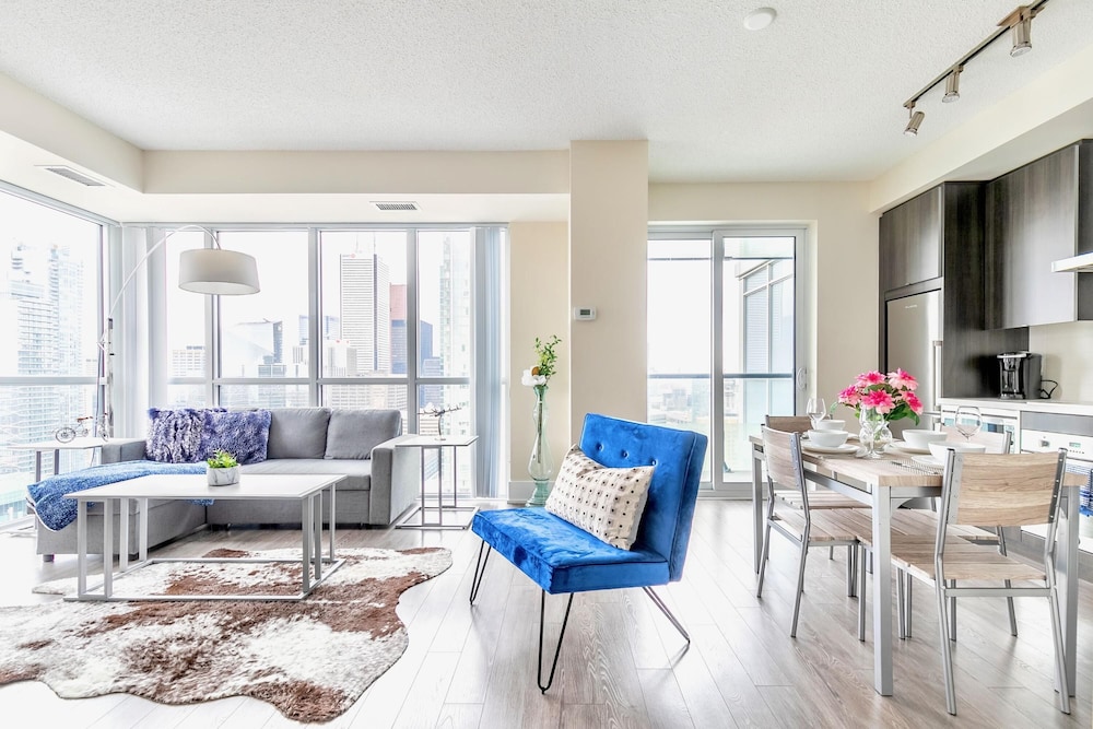 The 300 Suites - last minute hotel in Toronto