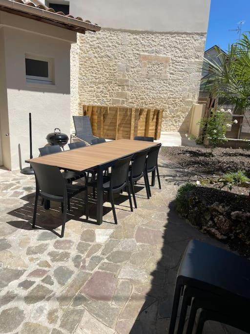 Maison 5 Chambres 3sdb En Ville Avec Piscine — 4-Star Luxury Hotel in Perigueux, France