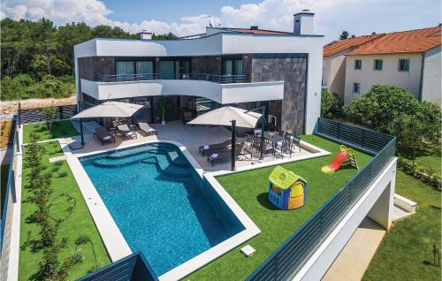 Amazing Home In Biograd With Kitchen — 5-Star Luxury Hotel in Biograd Na Moru, Croatia