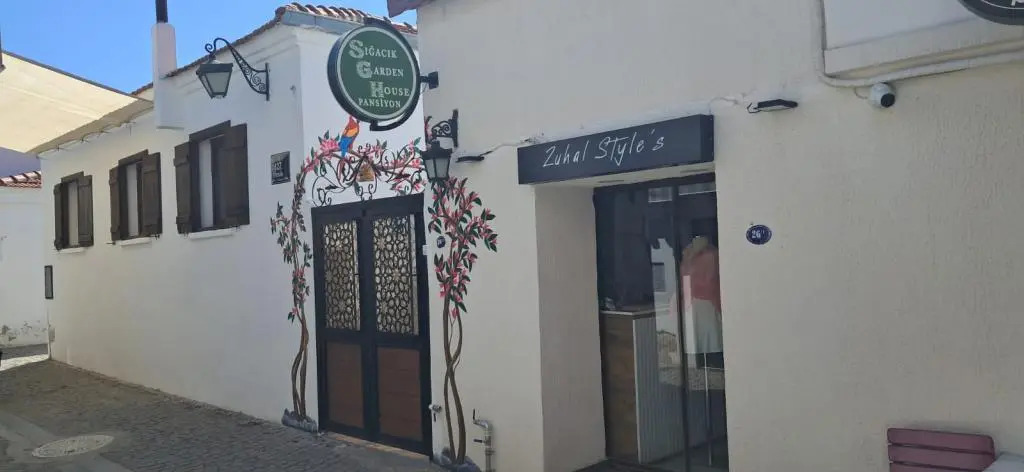 Sigacik Armola Pansiyon Cafe in Seferihisar, Turkey