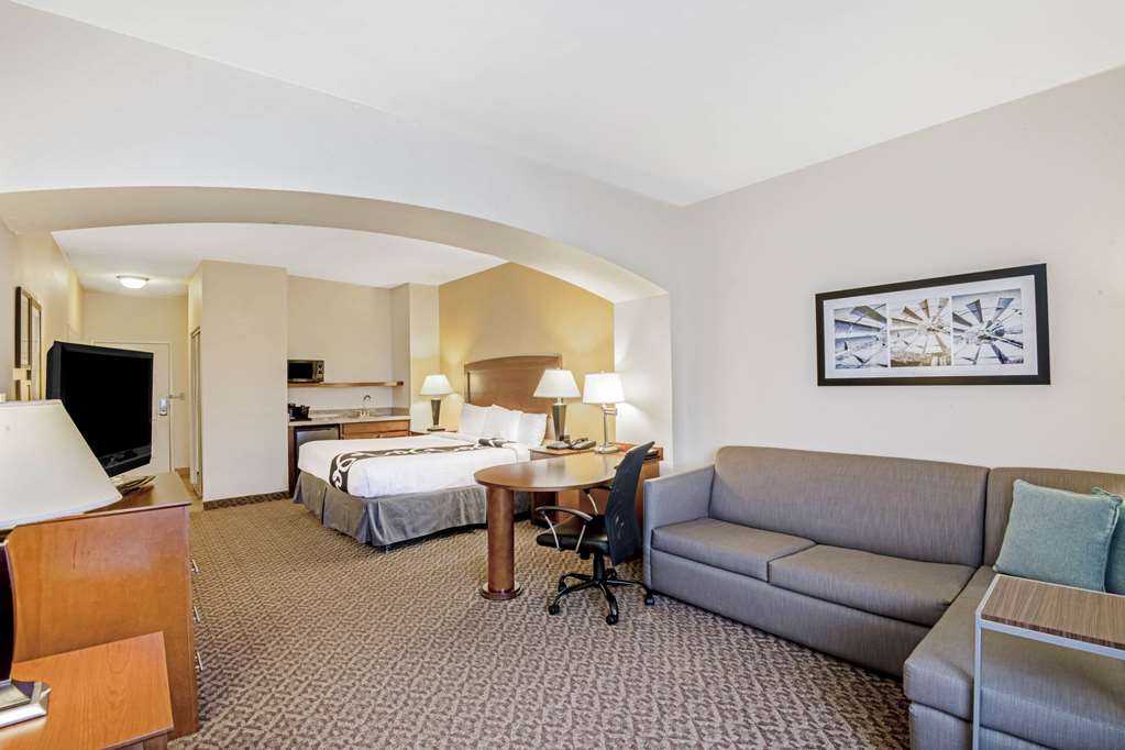 La Quinta Inn & Suites by Wyndham Lawton Fort Sill - photo 33
