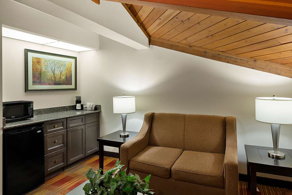 Best Western Lakewood Inn - photo 24