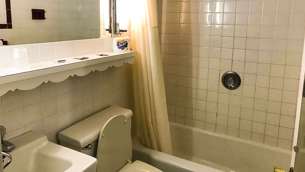 Relax Inn Altoona - photo 69