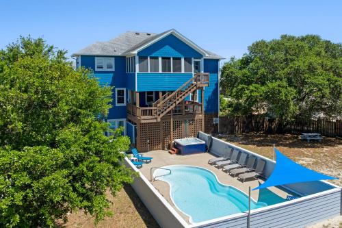 Blue Bomber - carbon neutral hotel in Unknown City