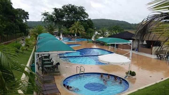 ALDEIA do LAGO Caldas Novas Lindo Apt com Cozinha Mobília Nova Pode Levar Bebidas na Área das Piscinas — 4-Star Luxury Hotel in Caldas Novas, Brasil