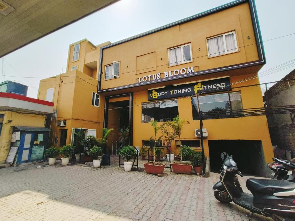 Hotel Lotus Bloom - last minute hotel in Amritsar