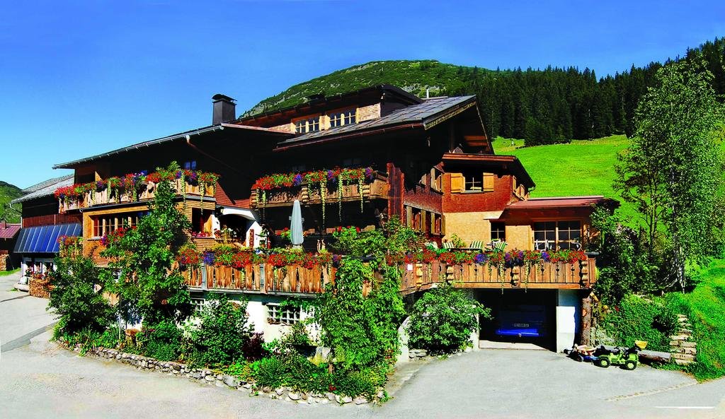 Gehrnerhof — 4-Star Luxury Hotel in Steeg, Austria